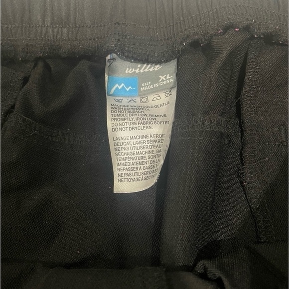 Willit black athletic short. Cute and comfy with pockets and stretch. - Picture 3 of 3